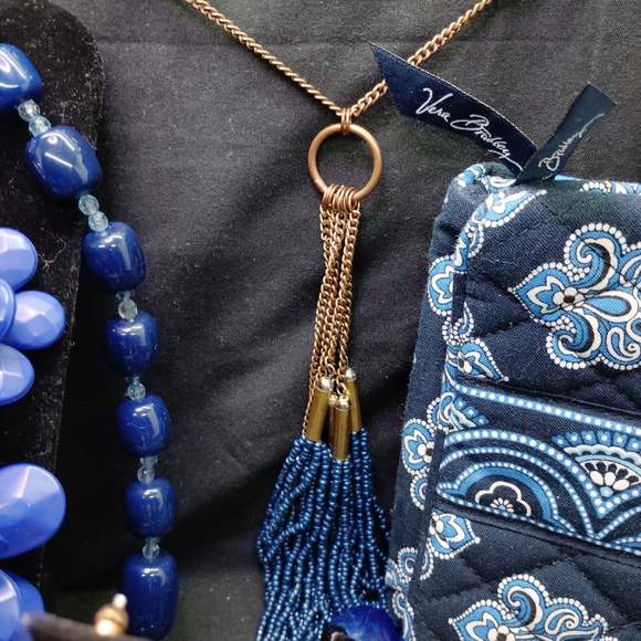 Elegant Blue Necklace Set - Picture 13 of 13